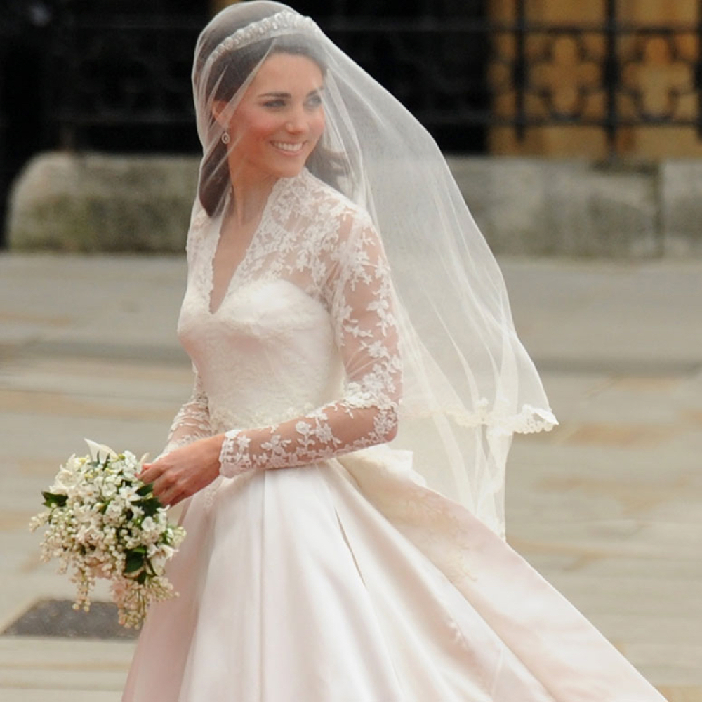 Kate Middleton Bride Costume - Kate Middleton Fancy Dress - Kate Middleton Bouquet