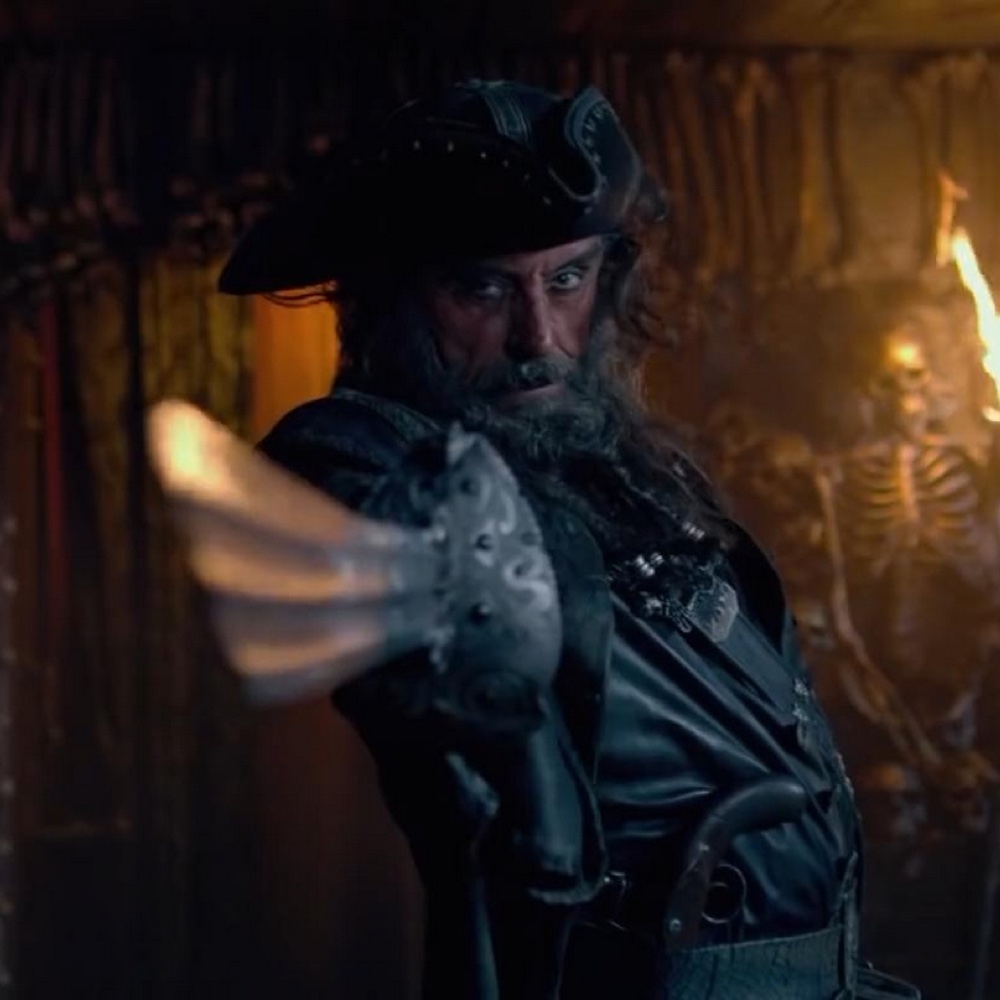 Blackbeard Costume - Fancy Dress - Cosplay - Pirate - Sword and Pistol