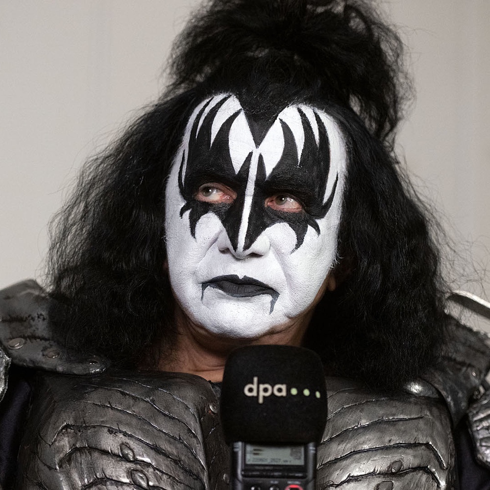 Gene Simmons Costume - Kiss Fancy Dress - Cosplay - Gene Simmons Costume - Kiss Fancy Dress - Cosplay - White Face Paint