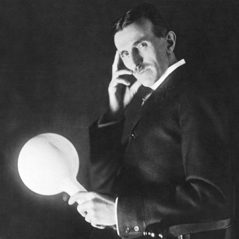Nikola Tesla Costume - Fancy Dress - Cosplay - Electric Lightbulb