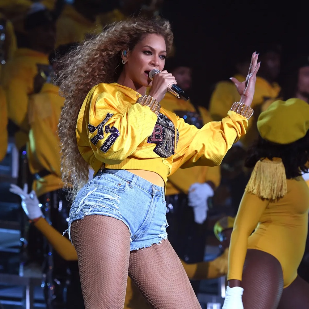 Beyonce Costume - Fancy Dress - Yellow Top - Cosplay - Microphone