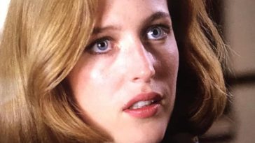 How to Do Dana Scully's Hair and Makeup